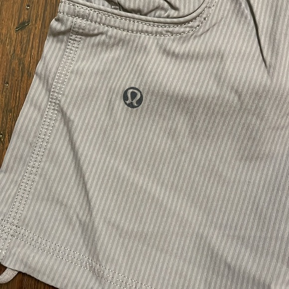 Lululemon Yoga Camp Crop Fossil Size 4 - Picture 10 of 14